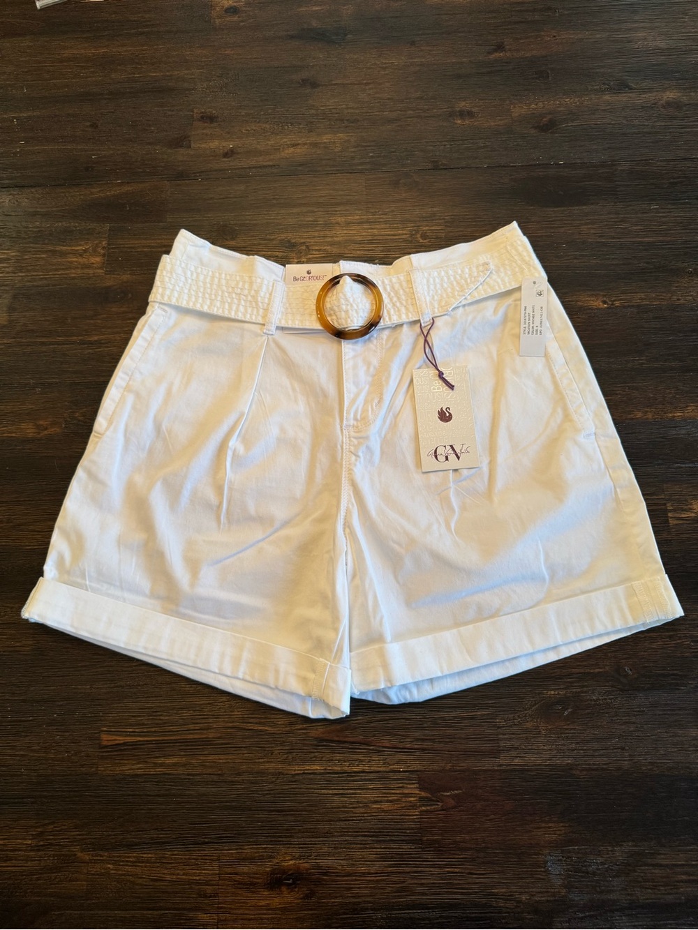 Gloria Vanderbilt Be Glorious White Belted Shorts Size 8 NWT